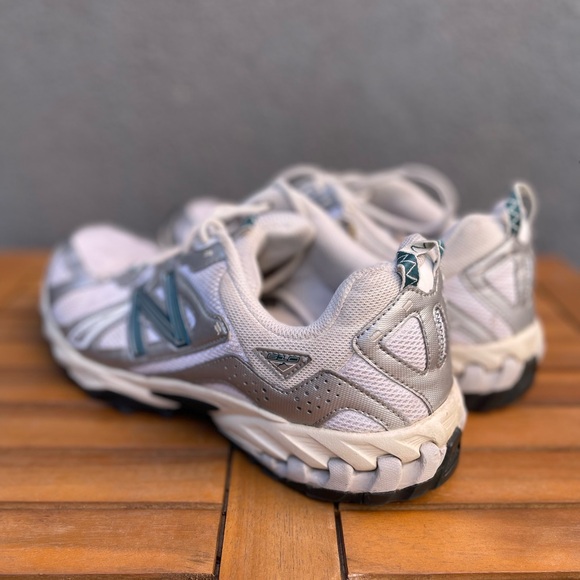 New Balance 610
Silver Metallic Reflection Green - Picture 1 of 5